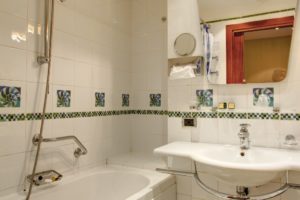 SERVIZI - Bagno Privato . Hotel Corot